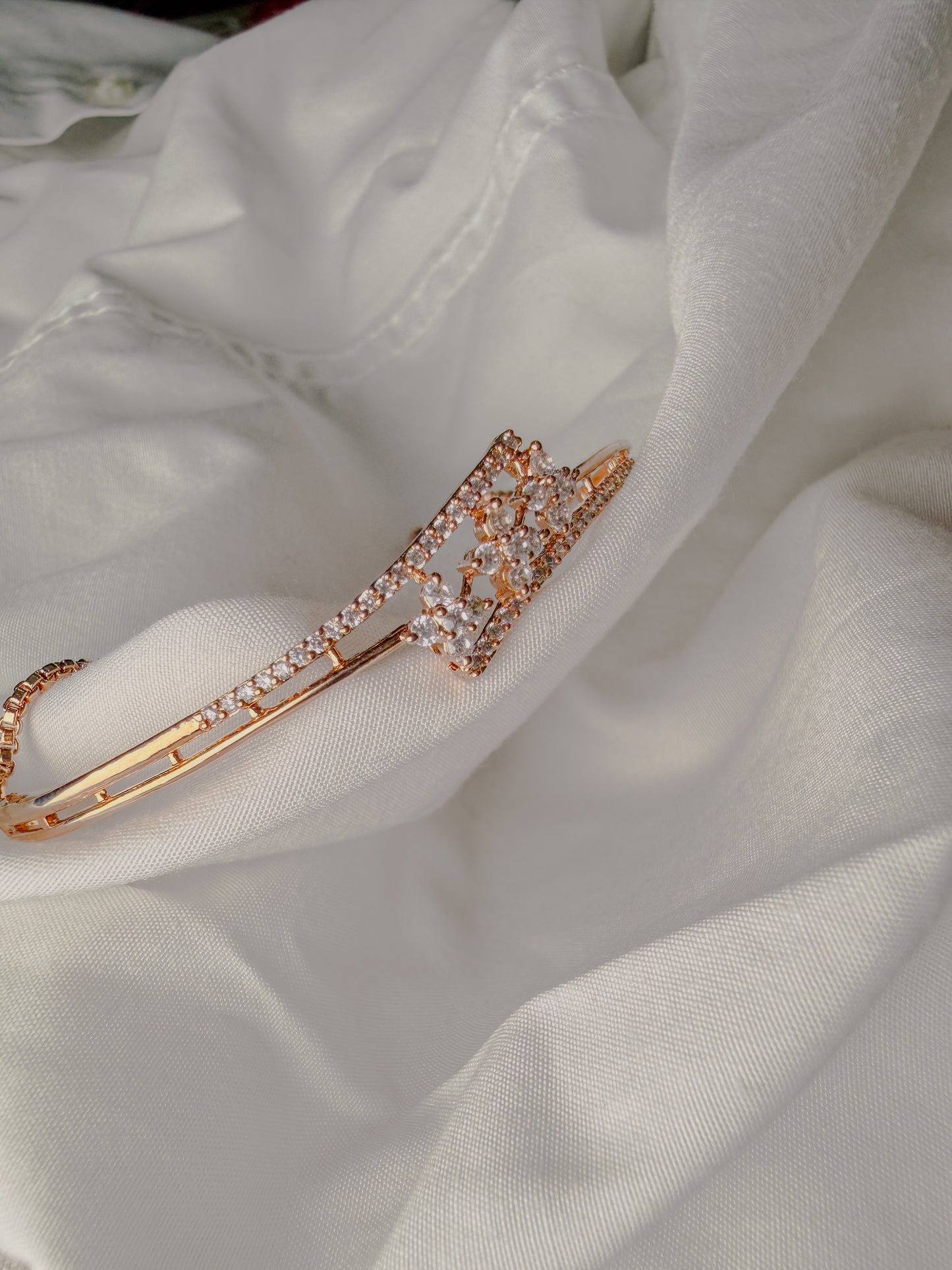 Women’s Rose Gold Dazzle Diamond Geometric Floral Bracelet – Premium Party & Daily Wear Jewellery