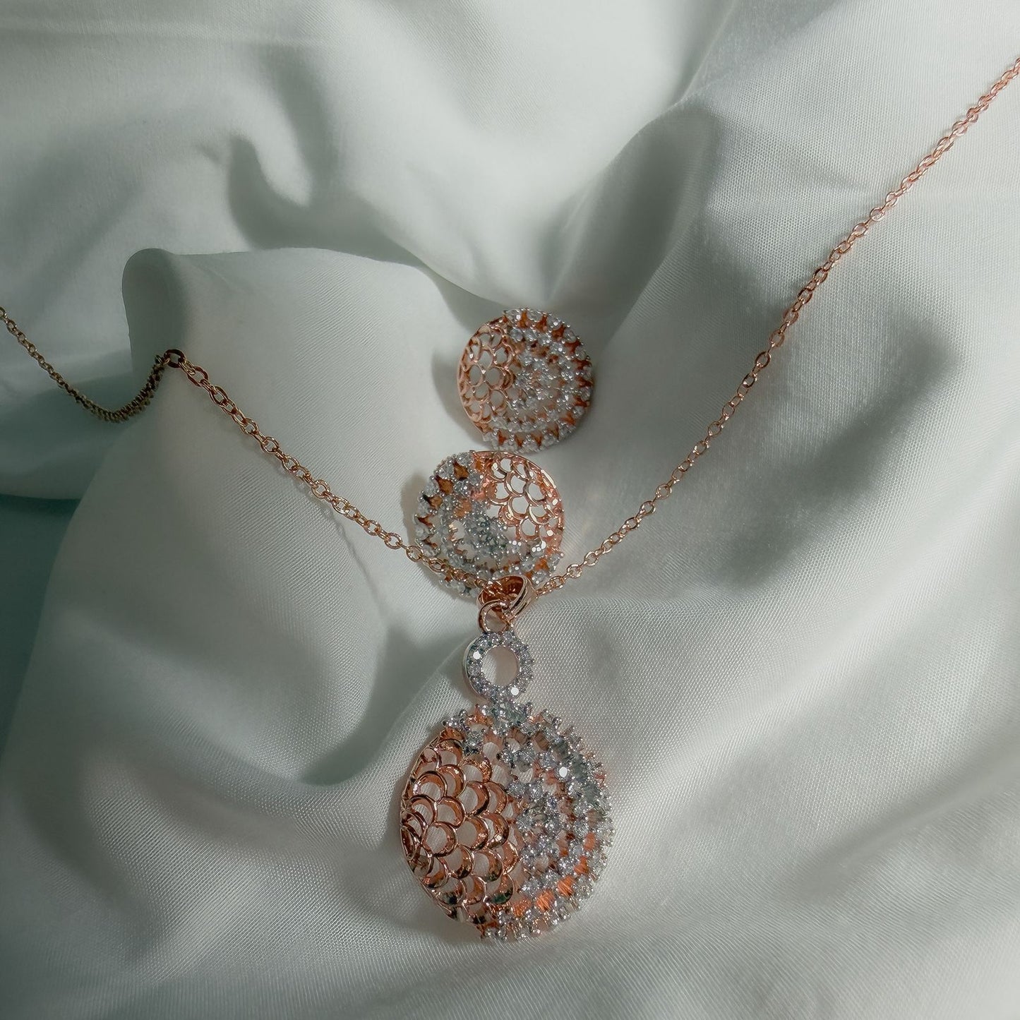 Women’s Rose Gold Dazzle Diamond Round Pendant & Earring Set – Premium Party & Daily Wear Jewellery