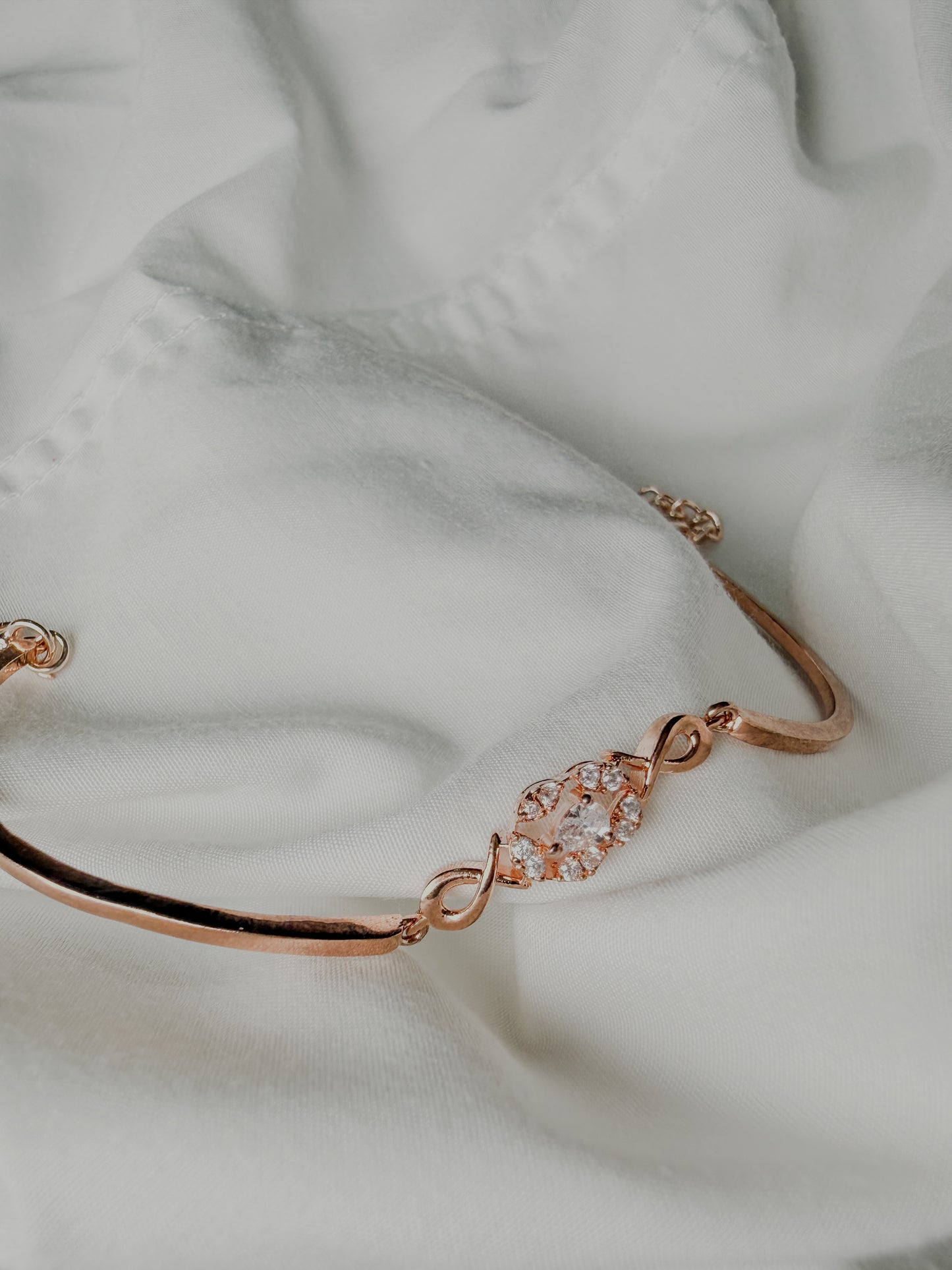 Women’s Rose Gold Dazzle Diamond Bracelet – Elegant Infinity Design Bangle for Party & Daily Wear