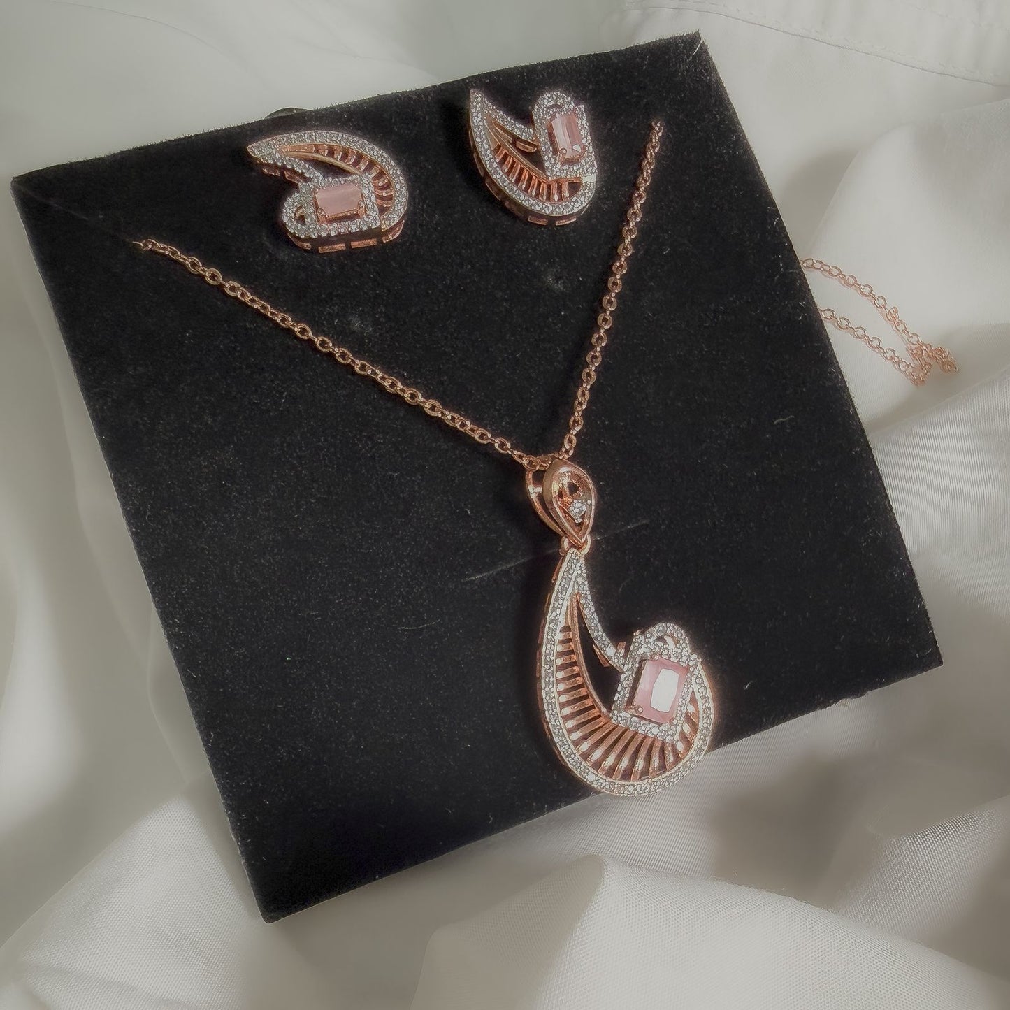 Women’s Rose Gold Dazzle Diamond Paisley Pendant & Earrings Set – Premium Daily & Party Wear Jewellery